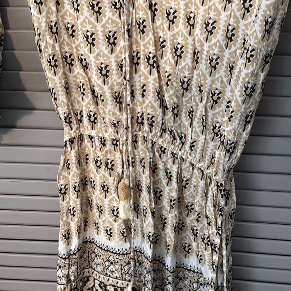 Cream Bell Sleeve V-Neck Tunic - Picture 10 of 13